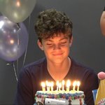 너네 어한처 <b>웨일스</b>편에 나온 첫째 존잘인거 아냐?