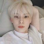 <b>황민현</b> 이거 개잘생겼다