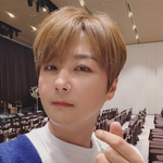 최근 유튜브 개설하고 하루에 세 번 라방도한 가수