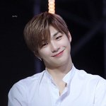 <b>품위</b>와 격식에 물든 미모 男돌
