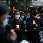 숨진 경비원 추모 촛불집회…<b>주민</b>들 "억울함 꼭 풀어줄것"