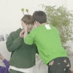 이거 옷 뒤에 <b>택</b>아니디..?