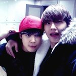 남고딩 <b>둘</b>이 이러고 사진 찍는거 사귀는거 아니면 좀 <b>이상</b>하지않아...