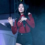 <b>발목</b> 얇은거 ㄹㅇ예쁘지 않냐