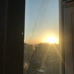 와 눈떳는데 베란다에 <b>일몰</b> ㅅㄹ화냐구