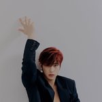이한결 화보에서 복근 공개했는데
