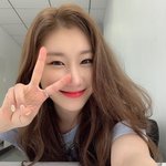 채령이가 멤버들 물병에 적어준 문구