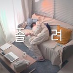 현대의 자취하는 젊은이 그 자체인 김우석