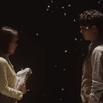 무더운 밤 잠은 <b>오지</b> 않고