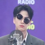 [댓글부탁해] 기본카메라처럼 찍히는 <b>어플</b> 있어ㅠ?
