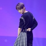 너네 이 <b>의상</b> 어떻게 생각해