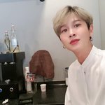어느 흔한 카페 아이돌 사장님.jpg
