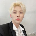 <b>황민현</b> 셀카 봄??