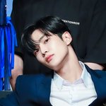 로운이 매너다리 쩐다