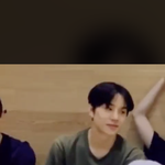 [NCT] 정우가 재현이 <b>무릎</b> 쳐주는데