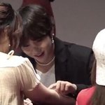 <b>팬</b>이 타투보여주니까 <b>뷔</b> 반응봤냐ㅠㅠㅠ