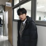 [댓글부탁해] 야 고등학교가면 이런 남자 잇음?