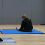 입덕전에는 아메리카노만 먹고 애교 1g도 없이 <b>무게</b>잡고 앉아있고...