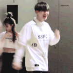 ㄹㅇ변백현 때문에 열심히 <b>산다</b>