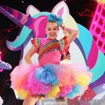 [드루와] 이런 옷입고 매년50억<b>vs</b>그냥살기