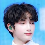 <b>휴닝</b>카이 외모 후려치기 심한듯