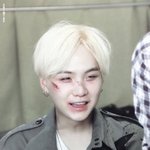 하얗다 못해 <b>창백</b>한 슈가......