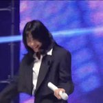 쇼케이스에 팬들이 없으면 생기는 일