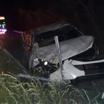 '도로 덮친 돌덩이 피하려다' 차량 운전자 2명 다쳐