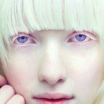 [댓글부탁해] 보라색 눈을 가진 러시아 모델
