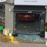 미니쿠페·벤츠 '꽝'…"미니쿠페 충격에 밀려 상점 <b>돌진</b>"