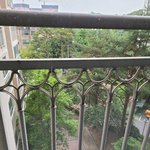 [개깊은빡침] 맑은날 베란다에 물뿌리는 윗집. 손해<b>배상</b>청구 가능할까요??