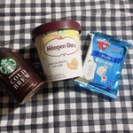 요즘 야근열차타다가 오늘 <b>반차</b>쓰고 편의점에서 플렉스하고왔네요~