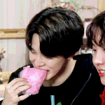 [방탄소년단] 지민이 <b>부리</b>에 무언가를 물린다는 것은