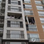 아파트서 방화 살인 <b>추정</b> 불.10대,엄마 숨진채 발견