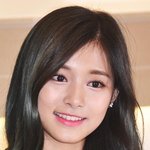 [모두드루와] <b>쯔위</b> 앞머리 볼륨없는게 더 이쁘지 않냐