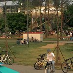 <b>런지</b>니 이 날 자전거끌고 나랑 데이트했는데