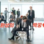 <b>두</b> <b>손</b> 모으고 꺄르르 웃는 정우