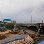 인천 <b>영종</b>대교 `날벼락`…건설기계 쓰러져 3개 차선 통제