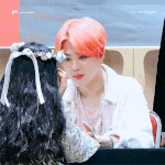 지민이가 이렇게 보면 내 <b>멱살</b>잡아도 행복할듯