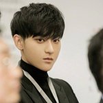 <b>타오</b> ㅅㅂ 잘생겨 보인다
