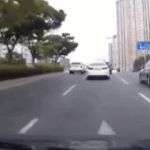 약혐) 애가 <b>책상</b>모서리에 부딪혀서 다쳤는데 애를 제대로 못본 제...