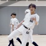 [NCT] 다리가 상당히 길구나 <b>동혁</b>아