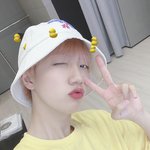 최애 셀카 뿌려주랴!