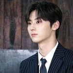 [댓글부탁해] <b>황민현</b> 몇살같음??