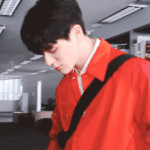 [모두드루와] 나한테 줄 생일선물 고르던 중인 짝남.<b>gif</b>