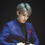 비주얼에서부터 이미 각잡힌 <b>아우라</b>