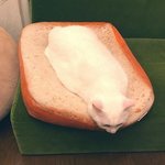 <b>식빵</b>에 바른 생크림