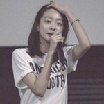 [댓글부탁해] 나 얼굴 뼈 ㅈㄴ <b>갸름</b>한데