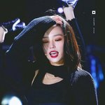 女돌의 숨 막히는 <b>아우라</b>