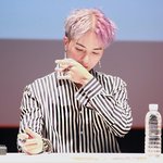 [위너] <b>미노</b> 껴안고 운다는 거 보고 궁금한건데